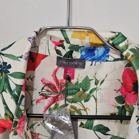 New Vince Camuto White and Red Crop Blouse with Notched Collar - Picture 2 of 4